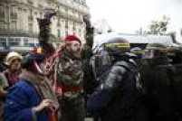 Antes do início da COP-21, manifestantes entraram em confronto com a polícia em Paris