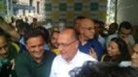 O governador Geraldo Alckmin e o senador Aécio Neves, ambos do PSDB, foram ao protesto na Avenida Paulista. Os políticos foram <a href='http://politica.estadao.com.br/noticias/geral,alckmin-e-aecio-sao-hostilizados-e-nao-discursam-na-paulista,10000021027' target='_blank'>hostilizados</a> e não discursaram
