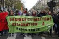 A manifestação pedia urgência para o acerto de acordo climático entre os líderes mundiais, que estão em Paris para a COP-21