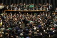 Deputados votam impeachment de Dilma