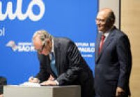 Geraldo Alckmin e Carlos Arthur Nuzman durante assinatura de contrato no Itaquerão