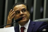 Henrique Alves foi o primeiro peemedebista a abandonar o governo, após pedir demissão da pasta nesta segunda-feira