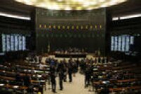 No fim da manhã deste sábado (16), o presidente da Câmara dos Deputados, Eduardo Cunha (PMDB-RJ), presidia o segundo dia da sessão que vota a admissibilidade do processo de impeachment contra Dilma Rousseff.