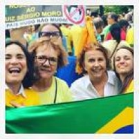 Opositora do PT mais conhecida entre os artistas, Regina Duarte também esteve nas manifestações ocorridas em São Paulo