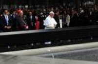 Entre outros pontos, o papa visita o Marco Zero, em Nova York, onde ficavam as Torres Gêmeas derrubadas nos atentados terrorista de 11 de Setembro. Ele rezou e depositou flores em homenagem às vítimnas do ataque
