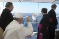 Francisco denunciou a "globalização da indiferença" que o mundo mostra a imigrantes e alertou a Europa e outros países para que abram suas portas para refugiados que procuram vidas melhores. "Não podemos deixar que o mar Mediterrâneo se transforme num vasto cemitério!"