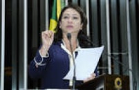 Kátia Abreu tem relações pessoais com Dilma e é uma das peemedebistas que podem continuar no cargo