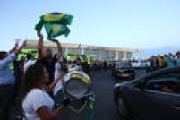 Os protestos em Brasília começaram ainda de dia, logo após a nomeação de Lula na Casa Civil ter sido oficializada