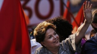 Leo Correa/AP - Dilma faz campanha no Rio de Janeiro