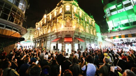 Daniel Teixeira/Estadão - Público acompanha show no centro de SP