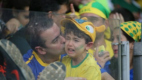 Eduardo Nicolau/Estadão - Torcedor chora no estádio do Mineirão