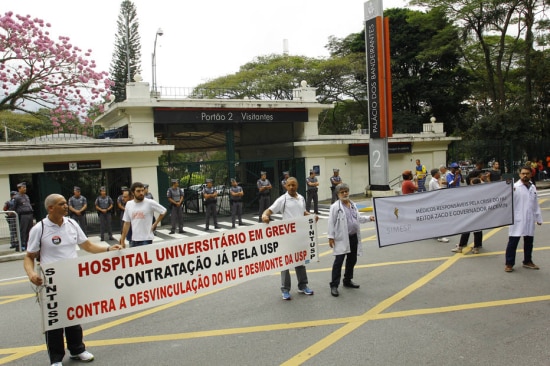 Funcionários estão em greve desde o dia 23, contra o reajuste proposto pela USP