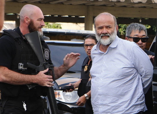 O tesoureiro do PT, João Vaccari Neto, comparece ao Instituto Médico Legal (IML) para realizar exame de corpo delito em Curitiba (PR),após ser preso