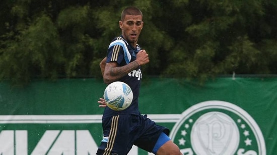 'Nem Valdivia é titular absoluto no Palmeiras', diz Rafael Marques