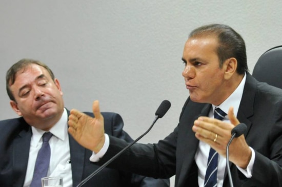 O presidente da CPI do Carf, Ataídes Oliveira (PSDB-TO), no lado direito da foto