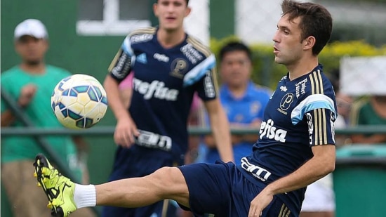 Com pouco espaço, Allione pede para deixar o Palmeiras