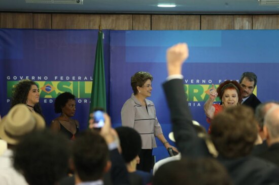 Dilma participa de encontro com artistas e intelectuais