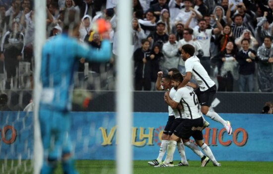 Giovanni Augusto garante vitória do Corinthians sobre o Santos pelo Brasileirão