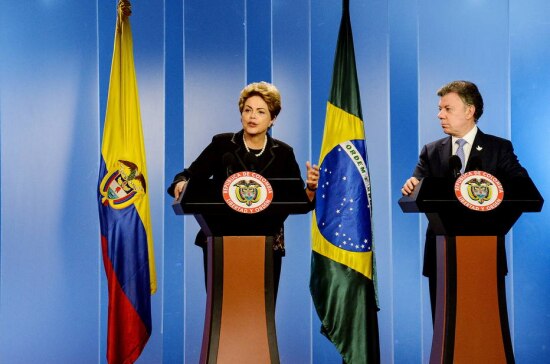 Presidente colombiano, Juan Manuel Santos, em pronunciamento ao lado de Dilma Rousseff, que viajou para a ColÃ´mbia para acelerar acordos comerciais
