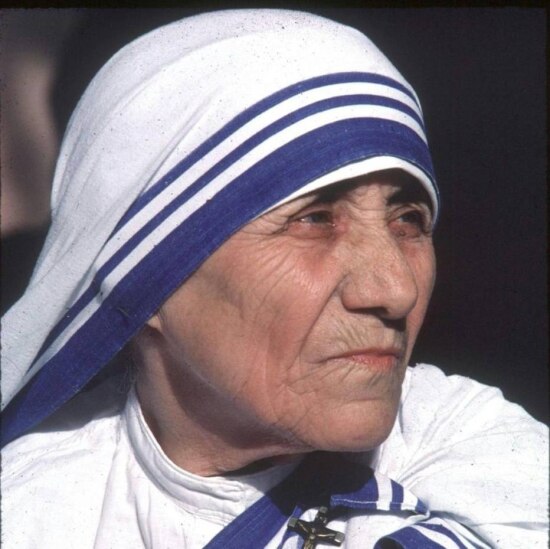 Madre Teresa de Calcutá é fundadora da Congregação das Missionárias das Caridade