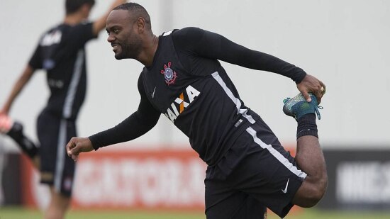 Corinthians tenta quebrar recordes e o Avaí quer se salvar
