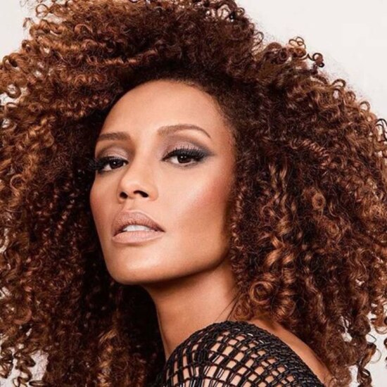 Taís teve o seu perfil no Facebook atacado a partir da noite de sábado, 31 de outubro de 2015