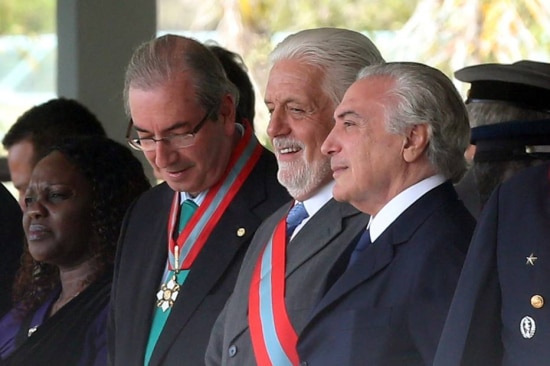 O presidente da República em exercício Michel Temer com o presidente da Câmara dos Deputados Eduardo Cunha e o ministro da defesa Jaques Wagner na cerimonia de entrega de medalhas da Ordem do Mérito Naval