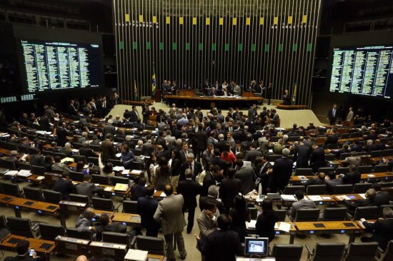 Os altos índices de dispersão dos partidos da base aliada ajudaram a elevar a média geral da Câmara.