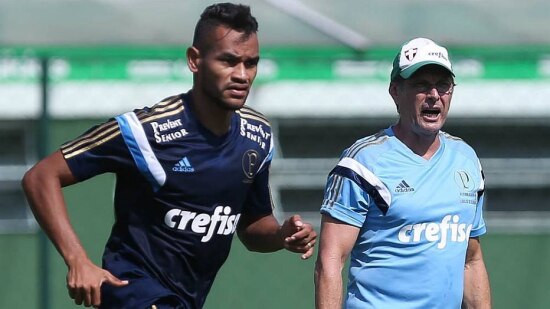 Oswaldo relaciona Maikon Leite e Victor Ramos no Palmeiras