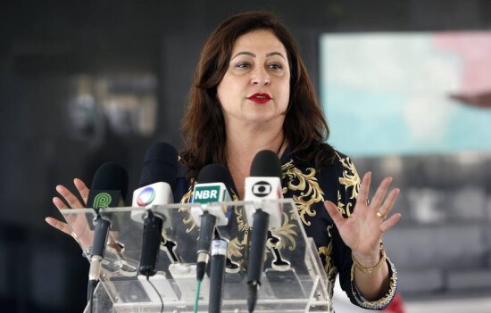 Ministra Káta Abreu quer vinculação de recursos
