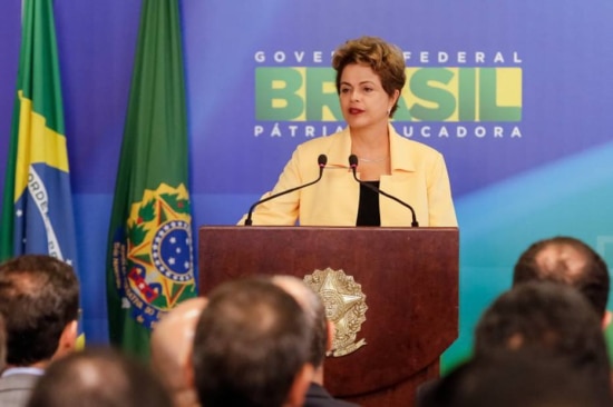 Dilma: "É uma questão complexa... Eu acho que (o Uber) tira emprego das pessoas"