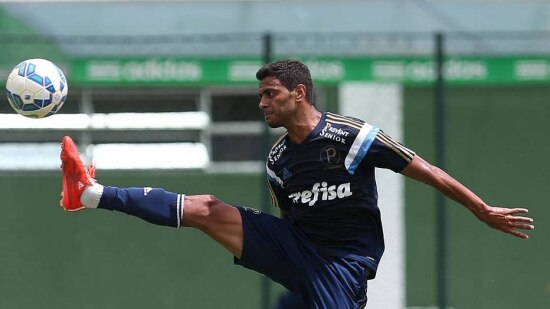 Alan Patrick faz exames e Oswaldo dá pistas sobre o time titular