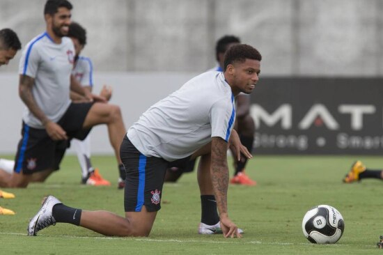 Com 3 alterações, Corinthians faz ensaio antes da Libertadores