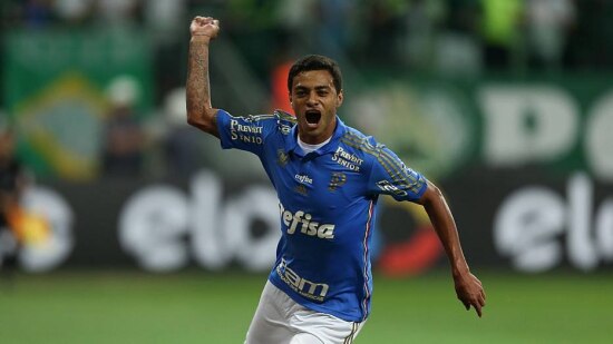 Acordo com empresa faz Palmeiras jogar de azul contra o Cruzeiro