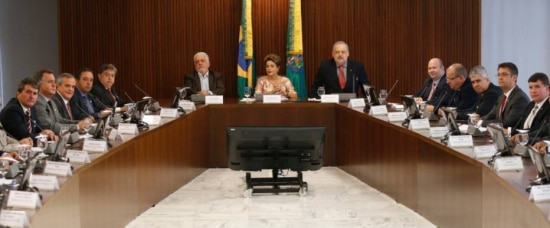 A presidente, Dilma Rousseff reunida com prefeitos e representantes da Conferência Nacional de Municípios, no Palácio do Planalto.