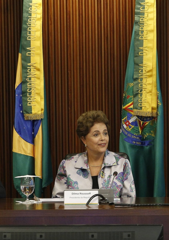 O PMDB humilhou Dilma e ela tenta driblar o vexame pendurando a articulação política na Vice-Presidência.