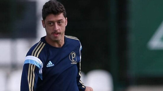 Ponte Preta acerta com Felipe Menezes e espera Palmeiras