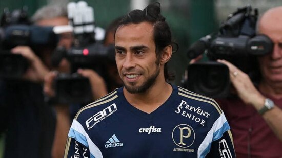 Mattos e Nobre têm opiniões distintas sobre Valdivia no Palmeiras