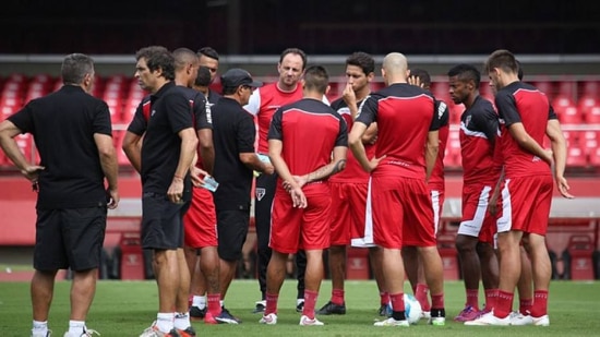 São Paulo ensaia imitar o Corinthians em tática para o clássico
