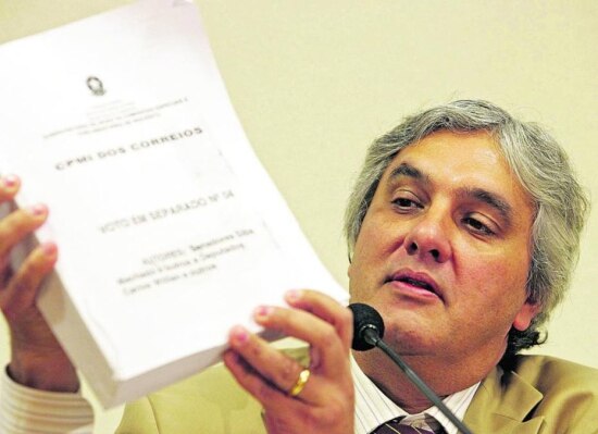 Eleito em 2002 para o Senado, ganhou projeção em 2005 ao presidir a CPI dos Correios