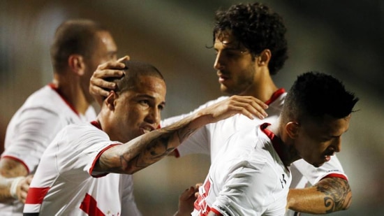 Jogadores do São Paulo comemoram primeiro gol marcado contra o Mogi Mirim
