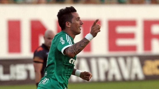 Atacante Barrios comemora o gol que garantiu a vitória do Palmeiras