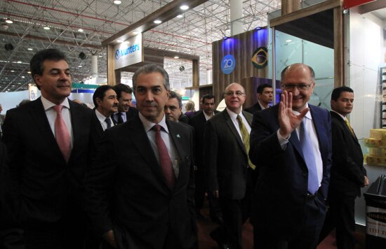 Os governadores tucanos,&nbsp;Beto Richa,&nbsp;do Paraná,&nbsp;Geraldo Alckmin,&nbsp;de&nbsp;São Paulo,&nbsp;e Reinaldo Azambuja,&nbsp;do&nbsp;Mato Grosso do Sul