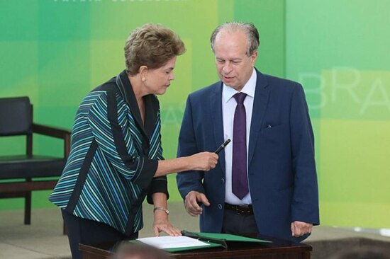 O novo ministro da Educação, Renato Janine Ribeiro, tomou posse na tarde desta segunda-feira, 6