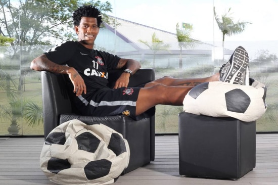 Corinthians faz decisão com Atlético-MG e tenta disparar na ponta