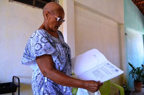 Maria do Rosário, que por demora do atendimento no SUS, só conseguiu iniciar o tratamento quando o tumor já estava mais avançado