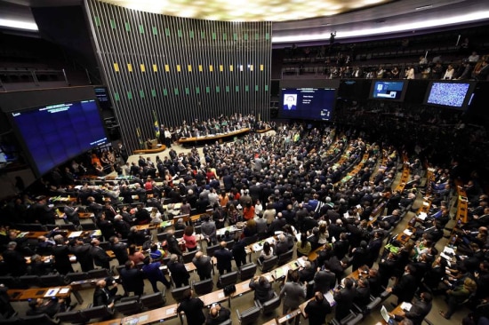 Evaristo Sá/AFP Plenário da Câmara no dia em que deputados decidiram pelo prosseguimento do processo de impeachment de Dilma