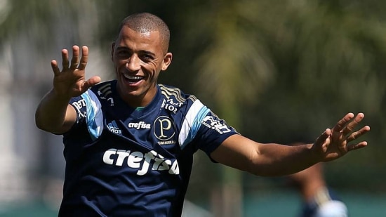 Vitor Hugo já negocia para ser comprado pelo Palmeiras em 2016
