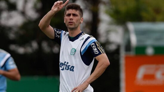 Fellype Gabriel deixa a arquibancada para estrear no Palmeiras