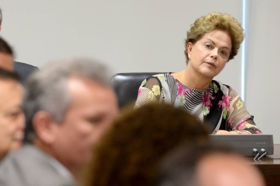 Dilma durante encontro com líderes da base aliada no Congresso